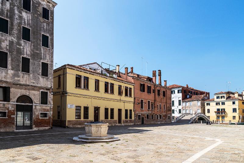 the Contemporary & Baroque House - image 5