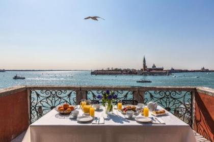 Ca' del Santo Canal View and Terrace - image 1