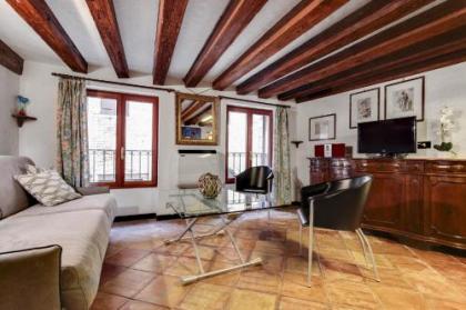 Canal view suite in Rialto - image 9