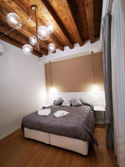 Deluxe 3 Bedroom Flat in Rialto - image 12