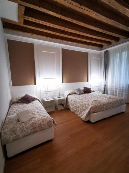 Deluxe 3 Bedroom Flat in Rialto - image 8