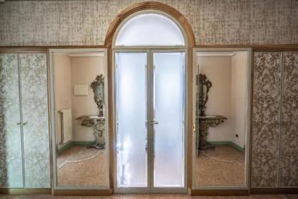 Ca' Degli Specchi Grand Canal - image 19
