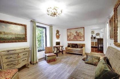 VENETIAN DREAM APARTMENT ON DORSODURO DISTRICT - image 10