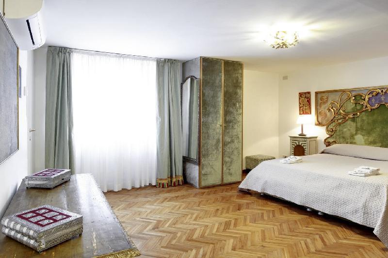VENETIAN DREAM APARTMENT ON DORSODURO DISTRICT - image 4