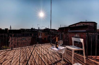 VENICE SKYLINE VIEW STUDIO APARTMENT 