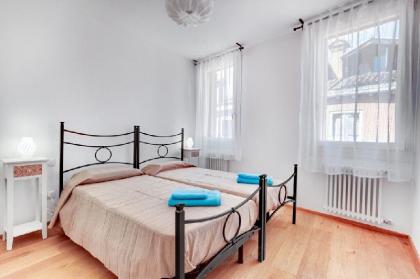 CA' LUCIA BRIGHT APARTMENT  VENICE - image 2