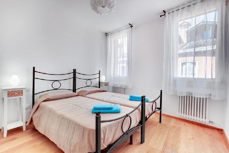 CA' LUCIA BRIGHT APARTMENT  VENICE - image 2
