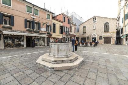 CA 'MARIN VENICE APARTMENT