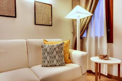MODERN APARTMENT IN VENICE GF - image 3