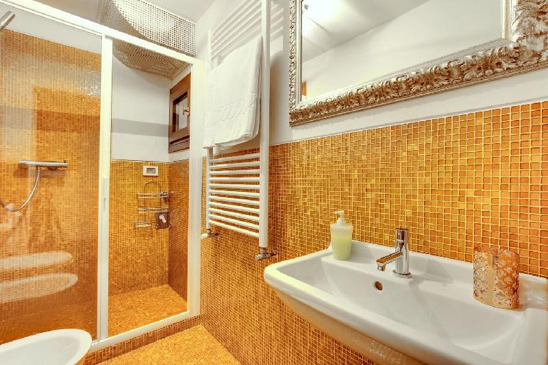 MODERN APARTMENT IN VENICE GF - image 4