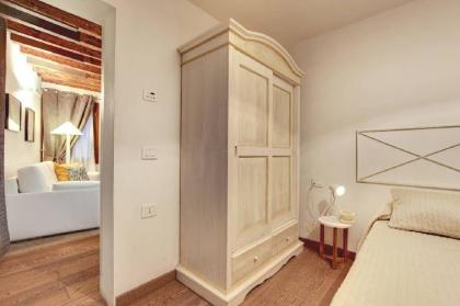 MODERN APARTMENT IN VENICE GF - image 7