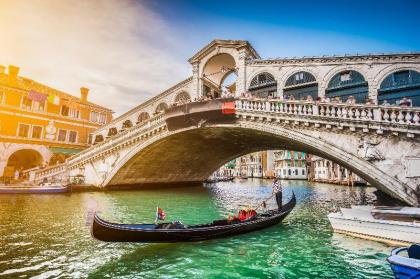 MODERN APARTMENT IN VENICE GF - image 9