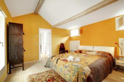 RIALTO BRIDGE PENTHOUSE VENICE WITH TERRACES - image 3