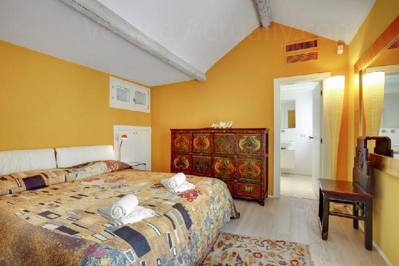 RIALTO BRIDGE PENTHOUSE VENICE WITH TERRACES - image 5