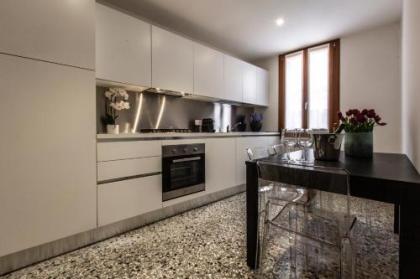Charming Apartment on the Grand Canal R&R - image 14
