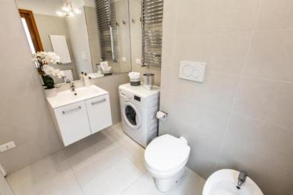 Charming Apartment on the Grand Canal R&R - image 18