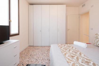 Ve.N.I.Ce Cera Remer Suite - image 15