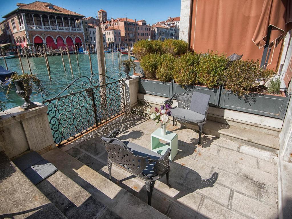 Grimaldi Apartments Hermitage Canal Grande view - main image