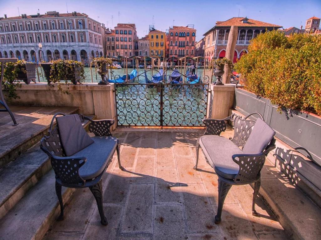 Grimaldi Apartments Hermitage Canal Grande view - image 6