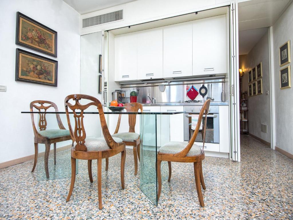 Grimaldi Apartments Hermitage Canal Grande view - image 7