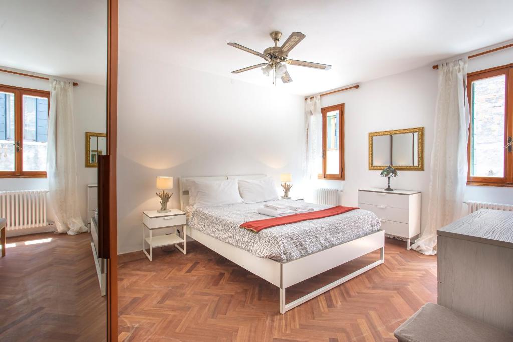 Venice Near San Marco 7 pax WiFi 2 Bedroom - main image