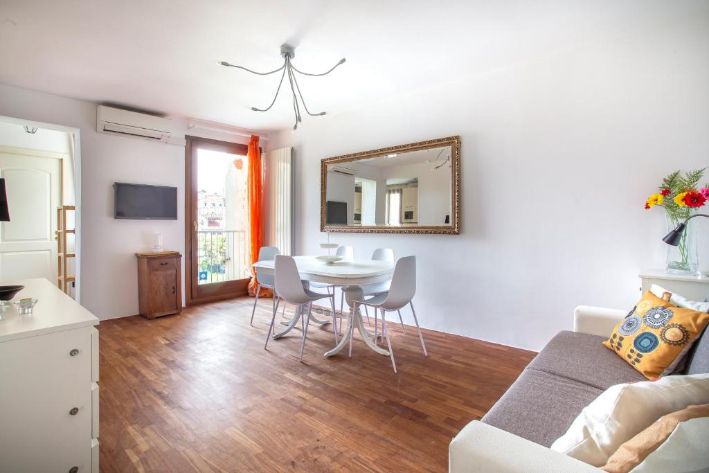 Venice Near San Marco 7 pax WiFi 2 Bedroom - image 2