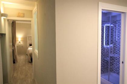 Location location location!!! new and cozy flat  - image 10