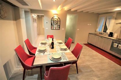 Location location location!!! new and cozy flat  - image 17