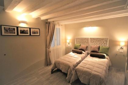 Location location location!!! new and cozy flat  - image 8