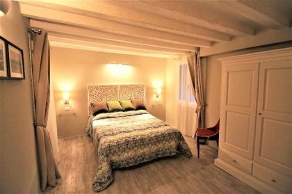 Location location location!!! new and cozy flat  - image 9