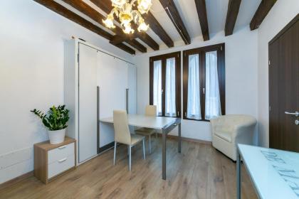 Rialto Suite 707 - image 16