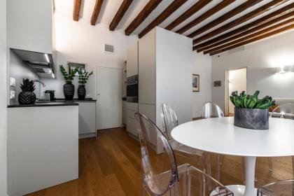 Ca' Delle Acque Deluxe Apartment R&R - image 3