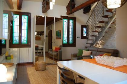 Loft with terrace 10 minutes from S Marco - image 5