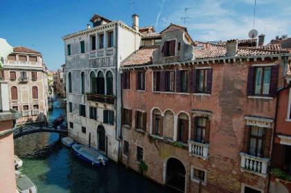 CA ZULIAN a breathtaking canal view AC and WiFi