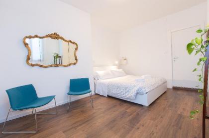 CA ZULIAN a breathtaking canal view AC and WiFi - image 12