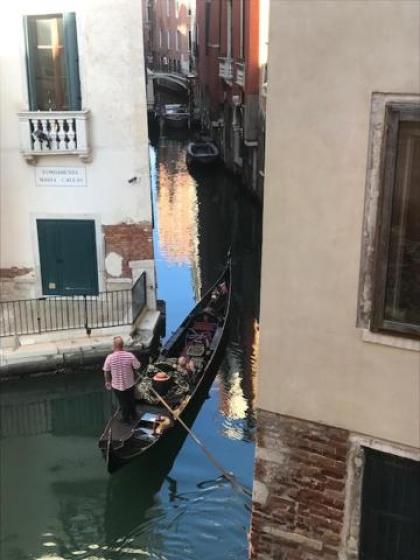 B&B Al Teatro with canal view - image 3