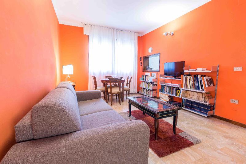 ART PAINTING spacious canal view apartment AC WiFi - image 2