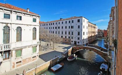 Ca Corte Nova design apartment with canal view