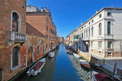 Ca Corte Nova design apartment with canal view - image 8