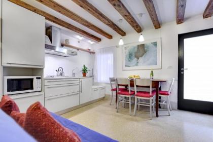 Cozy Apartment up to 4 in Biennale Giardini by Bricola Apartments 