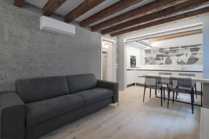 San Stae Glamour - image 16