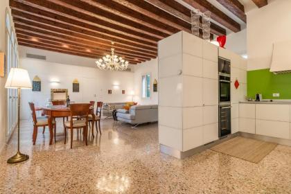 Gallery House - image 15