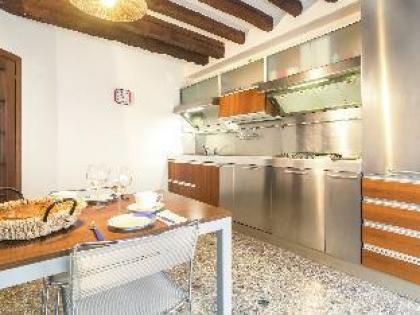 Appealing Apartment in Venice with Sitting Room - image 8
