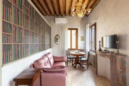 Ca' Cappello Venice Apartment 1 with Canal View - image 2