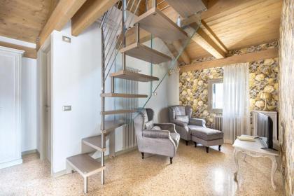 Ca' Cappello Venice Apartment 2 with Canal View - image 14