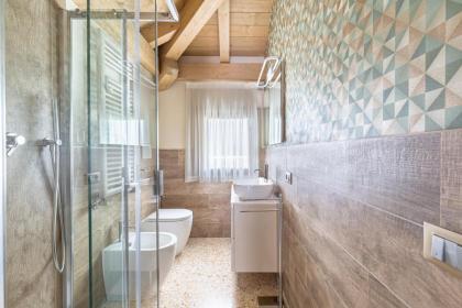 Ca' Cappello Venice Apartment 2 with Canal View - image 15