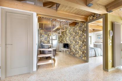 Ca' Cappello Venice Apartment 2 with Canal View - image 9