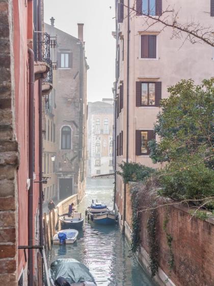 San Polo Canal View Apartments by Wonderful Italy - image 9