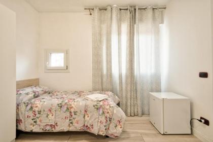 Venice Pink House - image 17