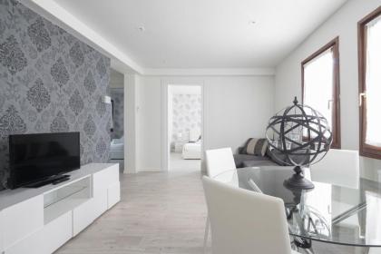 Apartments in San Marco with Canal View by Wonderful Italy - image 12